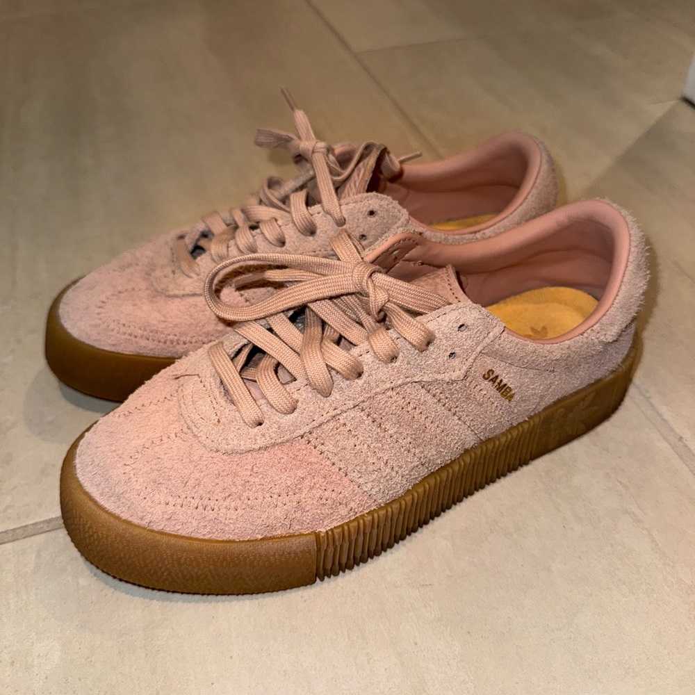 Suade pink Adidas Samba Sneakers